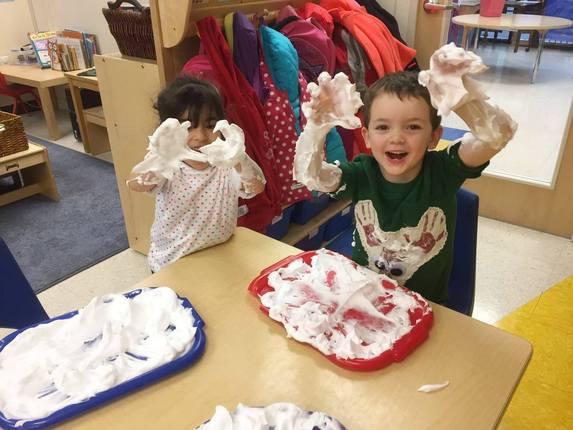 preschoolers_enjoying_playing_with_shaving_cream_cadence_academy_preschool_sherwood_or