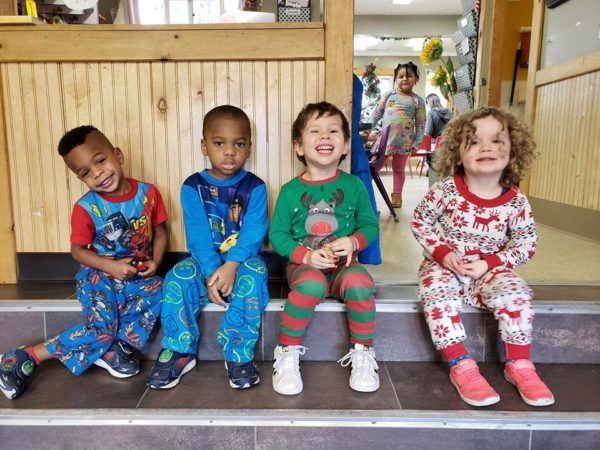 preschoolers_in_pajamas_on_stairs_cadence_academy_preschool_portland_or-600x450