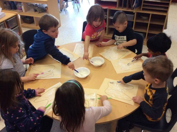 preschoolers_learning_how_to_clean_teeth_at_phoenix_childrens_academy_private_preschool_chandler_dobson-605x450