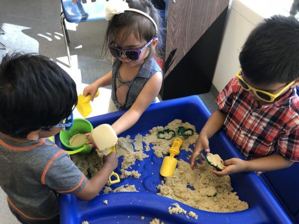 preschoolers_playing_in_sand_table_jonis_child_care_and_preschool_hartford_ct-600x450