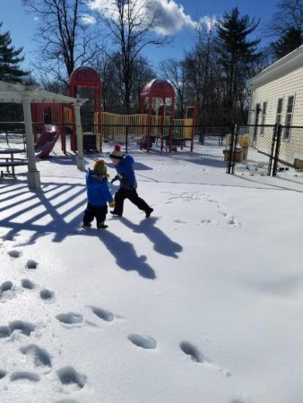 preschoolers_playing_in_snow_jonis_child_care_preschool_canton_ct-338x450