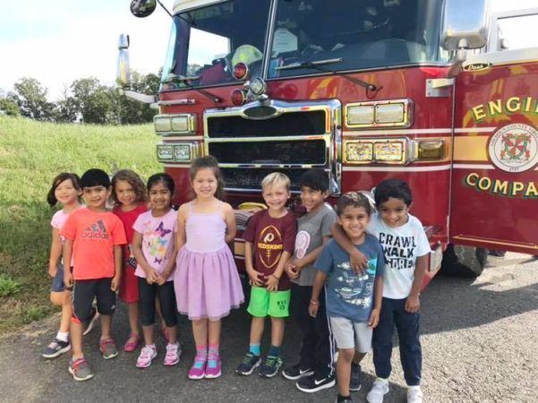 preschoolers_posing_in_front_of_fire_engine_winwood_childrens_center_brambleton_ii_va-601x450