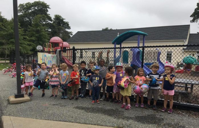 preschoolers_ready_for_st_jude_trike-a-thon_jonis_child_care_preschool_canton_ct-698x450