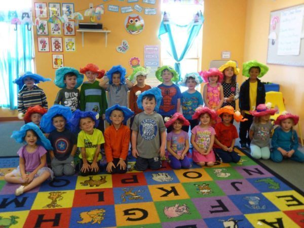 preschoolers_wearing_colored_hats_cadence_academy_preschool_louisville_ky-600x450