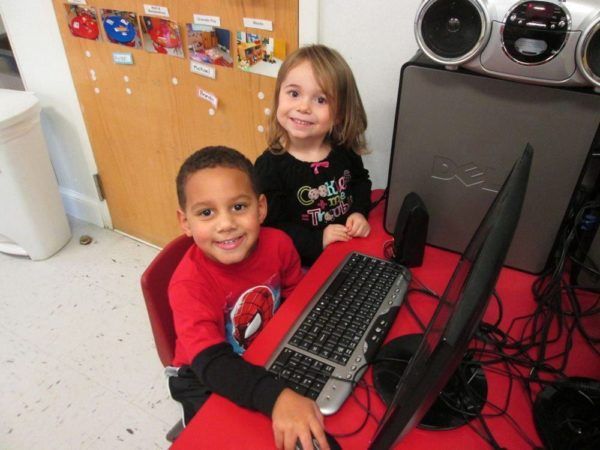 preschoolers_working_on_the_computer_cadence_academy_ballantyne_charlotte_nc-600x450