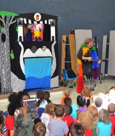 puppet_musical_performance_at_the_peanut_gallery_temple_tx-382x450