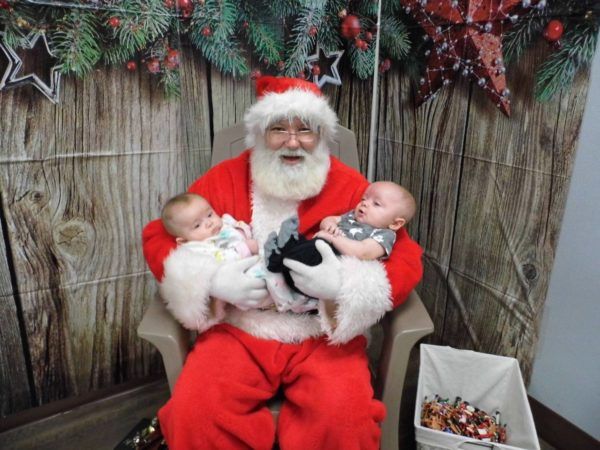 santa_with_infants_at_cadence_academy_preschool_montgomery_il-600x450