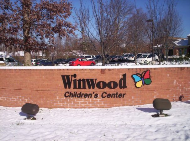 street_sign_winwood_childrens_center_reston_va-606x450
