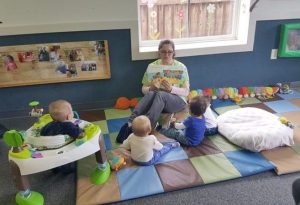 teacher_reading_book_to_toddlers_winwood_childrens_center_fairfax_va-657x450