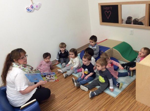 teacher_reading_to_2-year-olds_cadence_academy_preschool_austin_cedar_park_tx-607x450