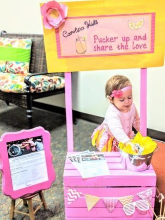 toddler_girl_doing_lemonade_stand_carolina_kids_child_development_center_fort_mill_sc-338x450