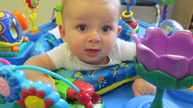 toddler_in_play_area_at_cadence_academy_preschool_broomfield_co-752x423