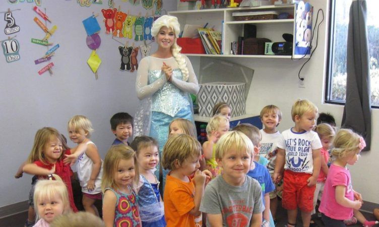 visit_from_elsa_cadence_academy_preschool_roseville_galleria_ca-752x450