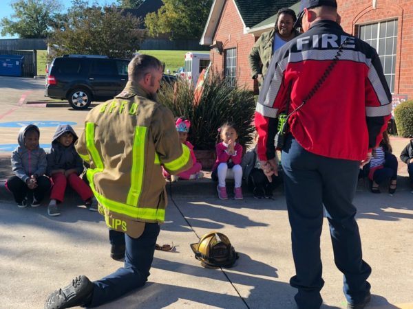 visit_from_fire_department_at_cadence_academy_preschool_grand_prairie_tx-600x450