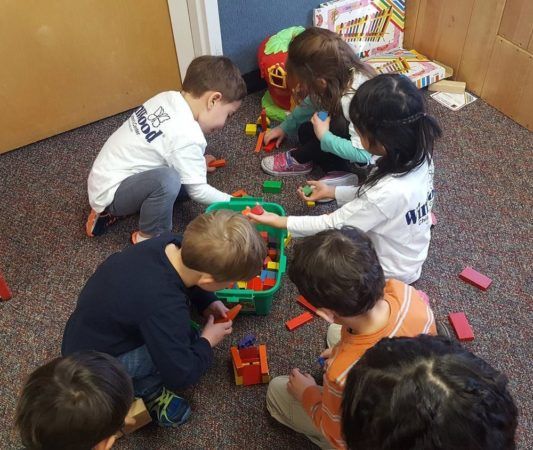 preschoolers_playing_with_blocks_winwood_childrens_center_south_riding_va-533x450