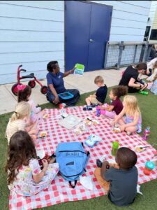 children reading at 334 kenworthy