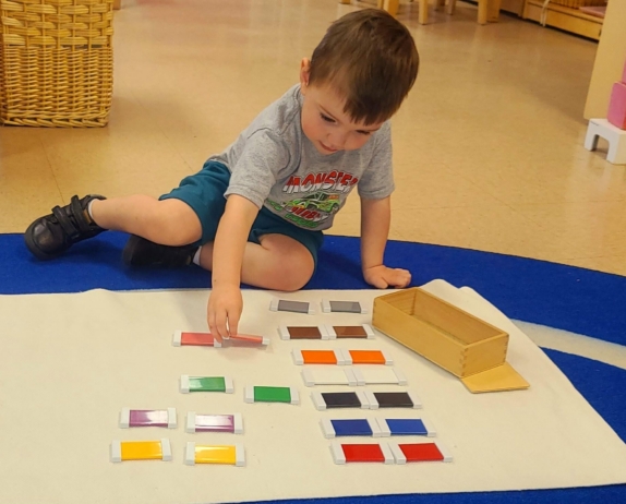 kid learning colors at preschool and daycare at 339 Virginia Parkway