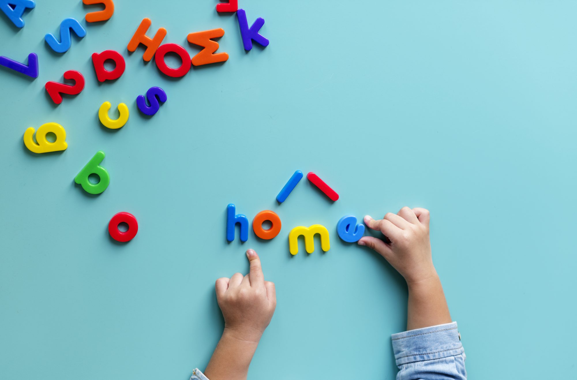 when should a child recognize letters of the alphabet