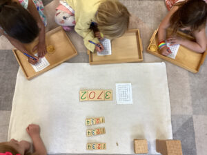 miniapple-international-montessori-school-oakdale-minnesota-hands-on-activities-learning (5)