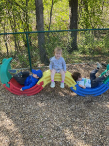 miniapple-international-montessori-school-oakdale-minnesota-hands-on-activities-learning (6)