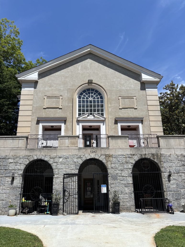 international-montessori-academy-candler-park-outside-building