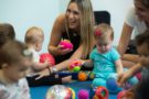 mommy playing with babyu in grown up and me classes