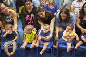 grown-up-and-me-classes-baby-stars-mommy-and-baby (1)